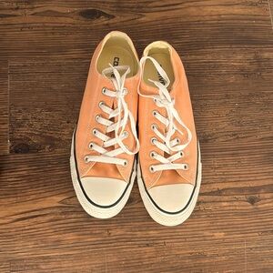 Women’s converse size 9.